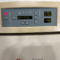 Thermo Forma Series II Water Jacketed Doublestack CO2 Incubator image 2